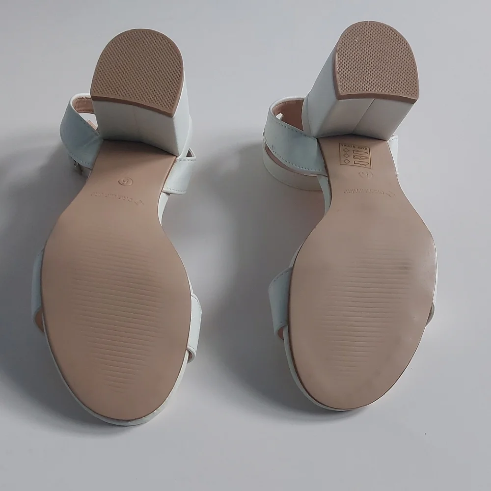 Dream Pairs Gils White Block Heels Size 5‎